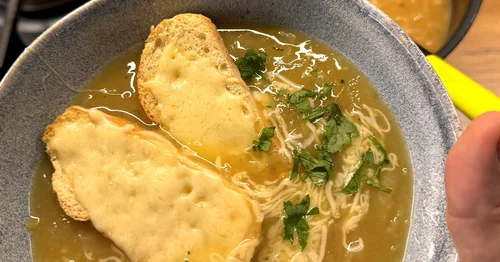 Zupa cebulowa - na rosole