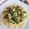 Spaghetti z kurczakiem, szpinakiem i suszonymi pomidorami.
