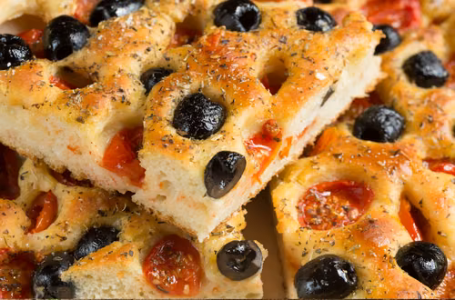 Dodaj TEN składnik do ciasta! Foccacia będzie puszysta i wilgotna jak z włoskiej piekarni