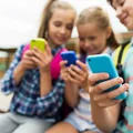 Szkoły bez smartfonów?! Petycja o zakaz nie tylko dla uczniów!