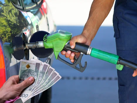 Rząd zwraca koszty za paliwo! Jakie warunki trzeba spełnić?
