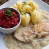 Schab duszony w sosie ogórkowym