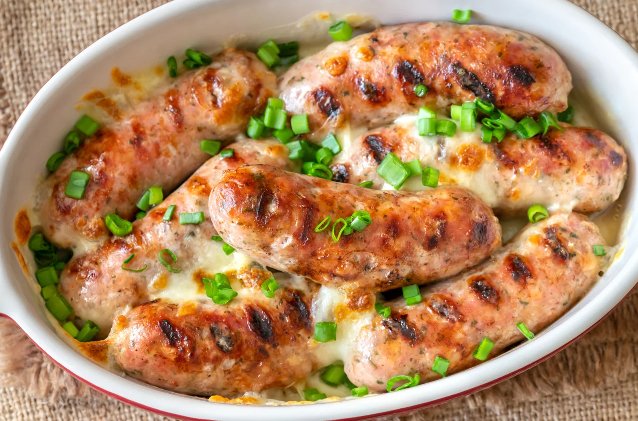 Kiełbasa duszona w kapuście – najlepszy sposób na aromatyczne danie wielkanocne