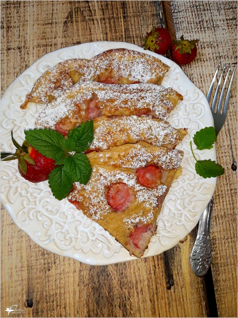 Omlet z truskawkami
