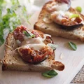 Crostini z figami, serem pleśniowym i miodem