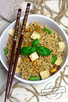 Makaron noodle z tofu