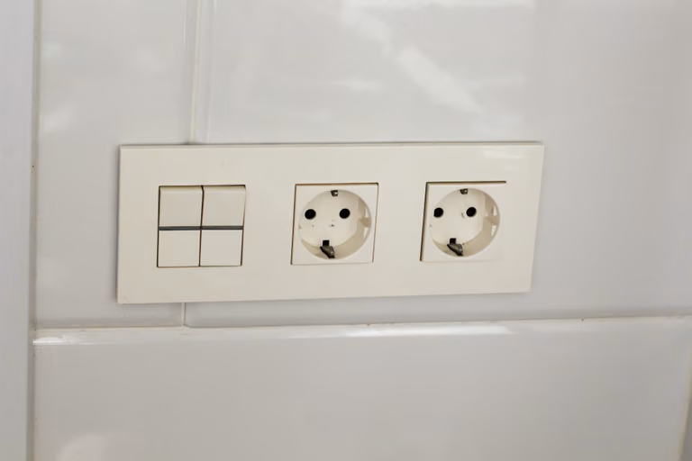 Mieszkanie na kredyt i gniazdko elektryczne w łazience? Musisz to wiedzieć!