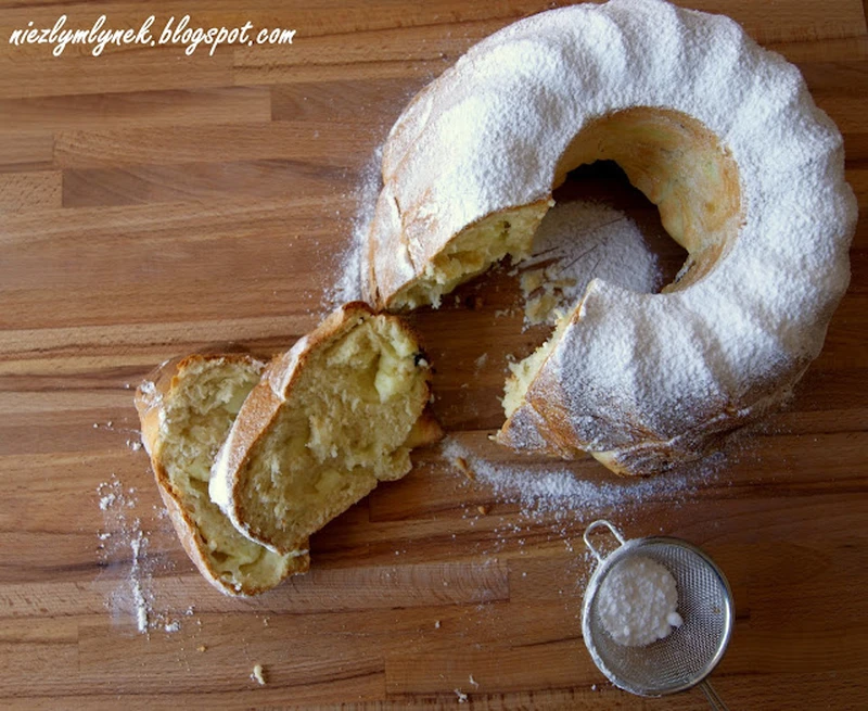Zakręcona babka budyniowa z migdałami - specjalnie na dzień Mamy