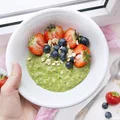 Zielona owsianka z matcha
