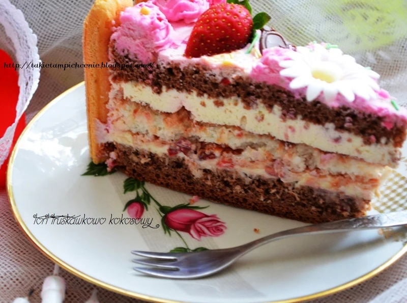 Tort kokosowo czekoladowo truskawkowy