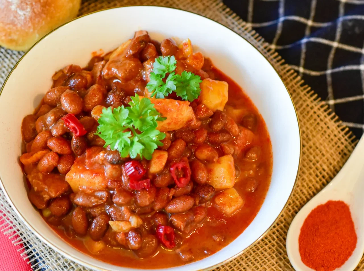 Dodaj ten składnik do fasolki po bretońsku. Smak będzie jeszcze głębszy i intensywniejszy!