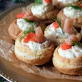 Koszyczki z ciasta francuskiego z musem z łososia