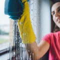 Jak umyć okna bez smug? Poznaj 3 sprawdzone sposoby!