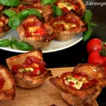 Tostowe muffinki z salami, jajkiem i serem