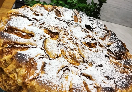 Ciasto biszkoptowe z jabłkami
