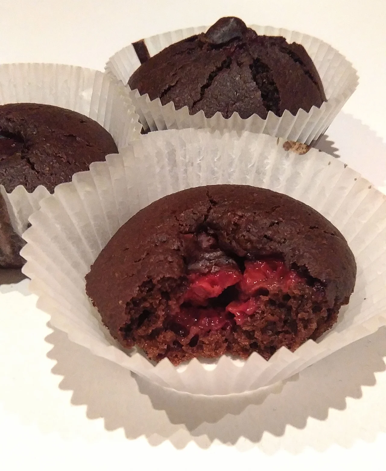 Kakaowe muffinki z malinowym wnętrzem