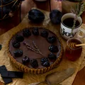 Tarta bez pieczenia z suszonymi śliwkami i czekoladą
