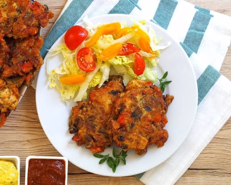 Kotlety siekane z pieczarkami i papryką