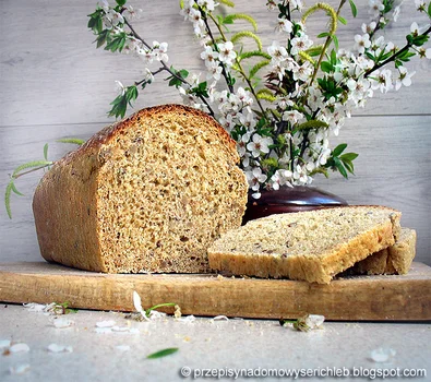 CHLEB TOSTOWY Z ZIARNAMI I NASIONAMI CHIA