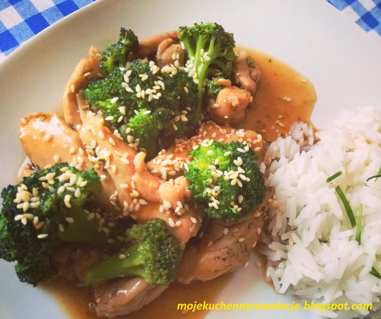 Kurczak z brokułem w domowym sosie teriyaki