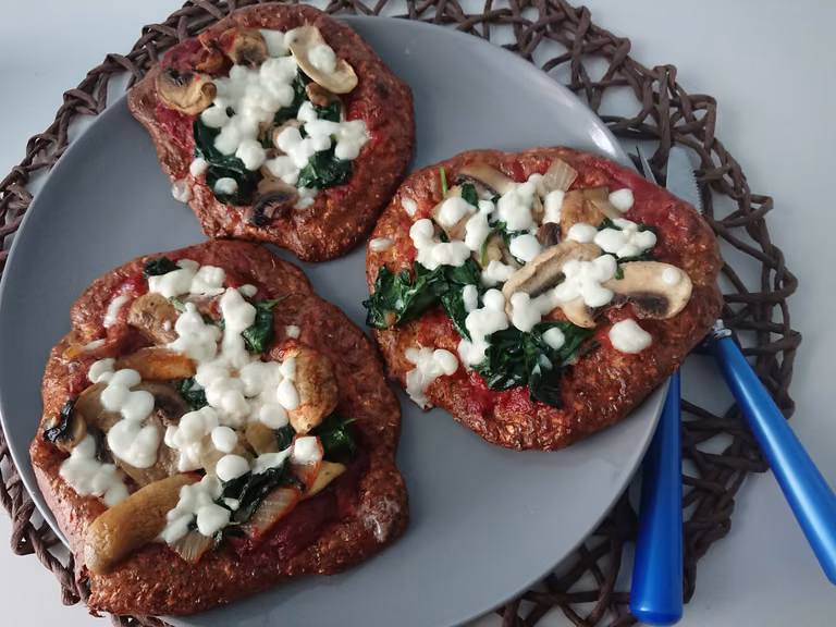 Dietetyczna pizza na twarogowym spodzie