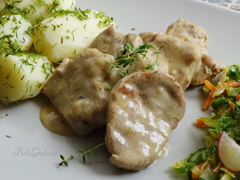 Polędwiczka w sosie chrzanowo-winnym