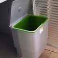 Trik na pozbycie się śmierdzącego kosza na śmieci.