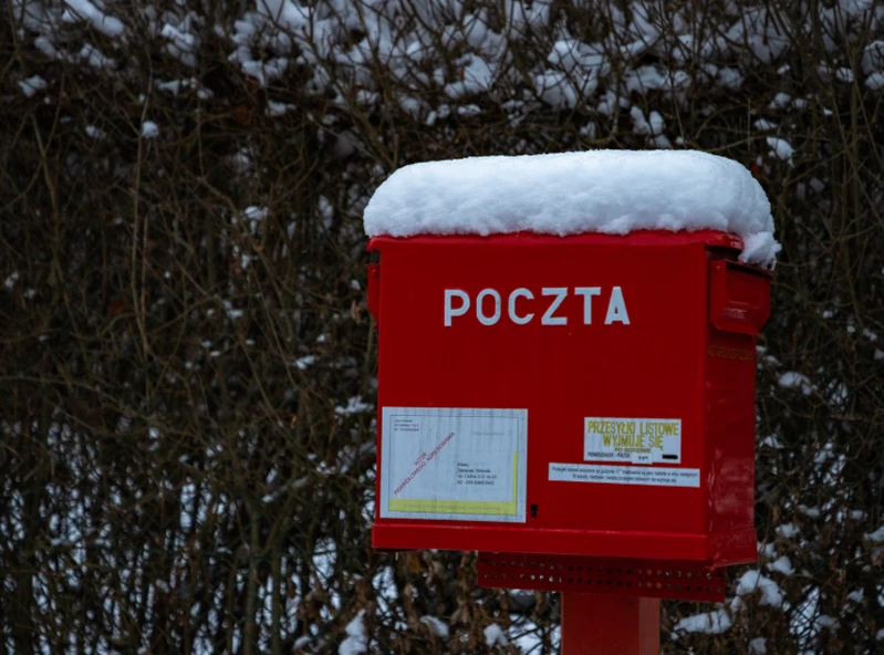 E-Doręczenia stały się obowiązkowe! Co z osobami, które nie założyły skrzynki - jak otrzymają korespondencję?