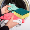 Wsadź gąbkę do naczyń do prania! Efekt usunie odwieczny problem!