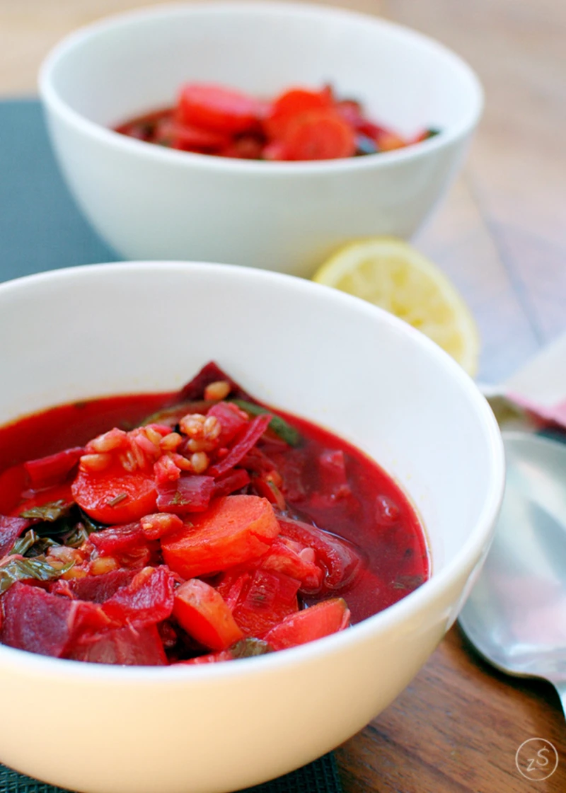 minestrone z pieczonymi warzywami i orkiszem