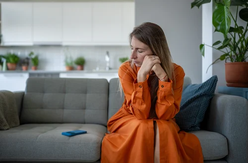 „Ojciec, który mnie porzucił, żąda ode mnie alimentów. Czy naprawdę muszę go utrzymywać?” — pyta Monika [LIST]