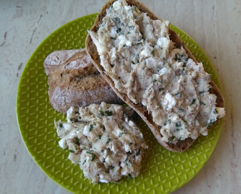 Pasta z makreli wędzonej i serka wiejskiego