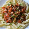 Penne z kurczakiem w sosie pomidorowym
