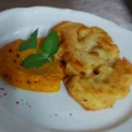 Schabowy z kalafiora z sosem marchewkowym, lub puree marchewkowym z olejem truflowym.
