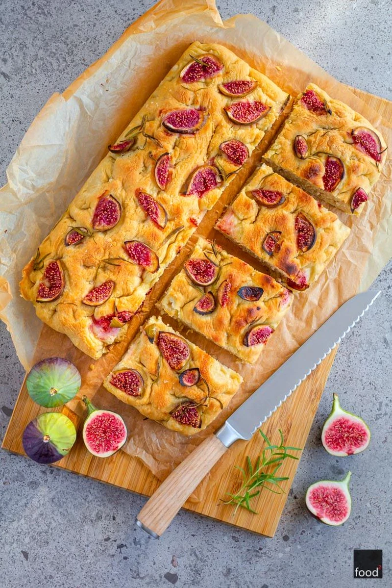 Focaccia z figami i rozmarynem na zaczynie poolish - food²