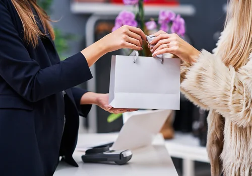„Promocje” były pułapką na klientów! Znane sklepy ukarane przez UOKiK!