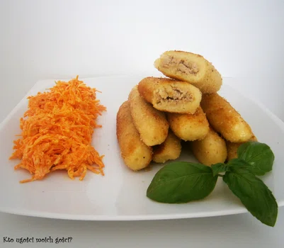 "Krokieciki" ziemniaczane z mięsem