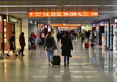 Lotnisko Chopina apeluje do pasażerów WizzAir o jak najszybsze przybycie na lotnisko! Chodzi o globalną awarię!