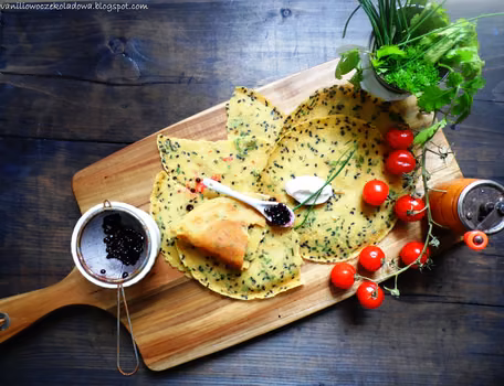 Wegańskie naleśniki z ciecierzycy z kawiorem buraczanym (Vege & Guten free)
