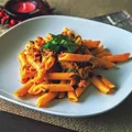 Penne z sosem tuńczykowo-pomidorowym