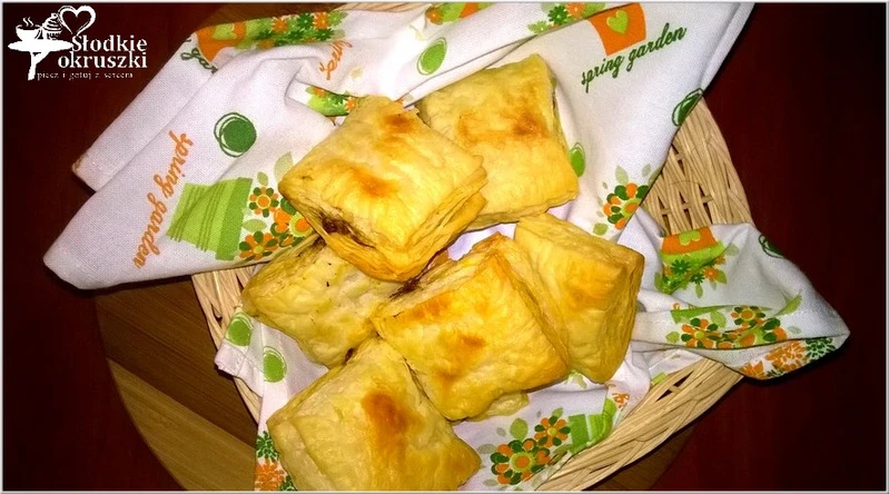 Francuskie poduszeczki nadziane pieczarkami