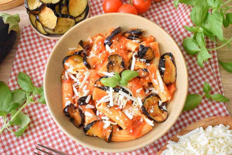 Makaron z bakłażanami w sosie pomidorowym - "Pasta alla norma"