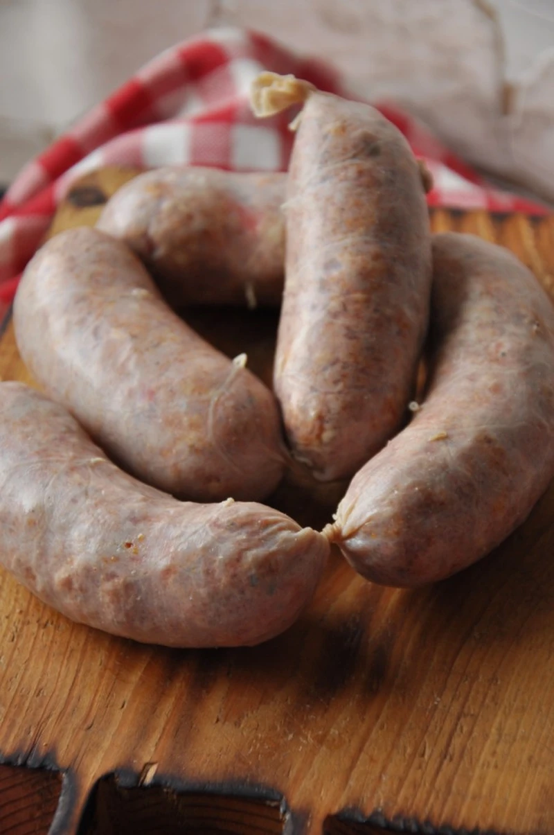 Pikantna domowa kiełbasa