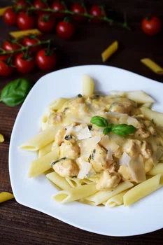 Penne z kurczakiem i szpinakiem w sosie serowym!