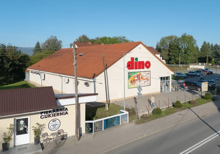 Zdjęcie Dla jednych hit, dla innych szczyt obciachu! Dino wypuściło swoje klapki i zrobiło furorę w Internecie #2