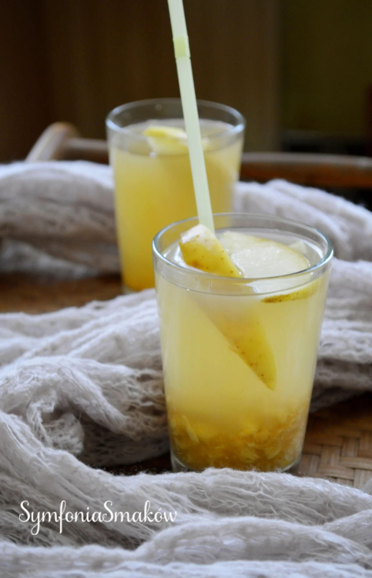 Lemoniada imbirowo-cytrynowa z nutami cytrusów - na gorąco.