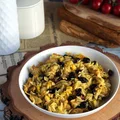 Sałatka z makaronem orzo, indykiem i żurawiną