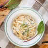 Tagliatelle w kremowym sosie z botwinką i cukinią.