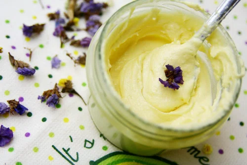 Dowiedz się jak zrobić puszyste i odżywcze masło do ciała