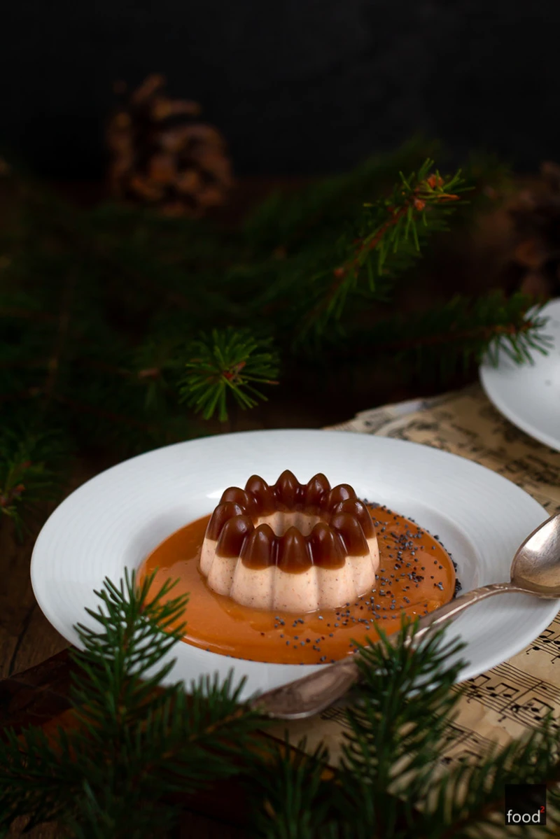 Piernikowa panna cotta z solonym karmelem